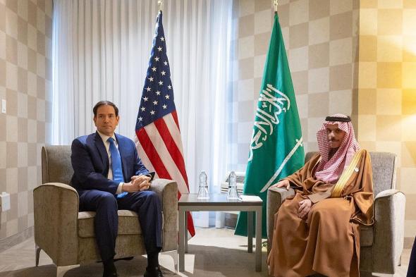 وزير الخارجية ونظيره الأمريكي يستعرضان العلاقات الثنائية وأبرز المستجدات الإقليمية والدولية