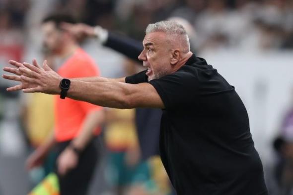 مدرب منتخب الإمارات كوزمين ينتقد الحكم على طريقته.. ويؤكد: «أعرفه جيداً»!