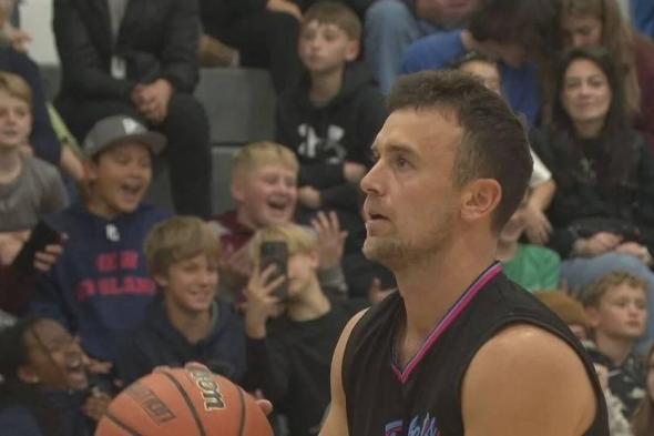 أمريكي في «غينيس» بـ 1516 تسديدة ثلاثية في ساعة