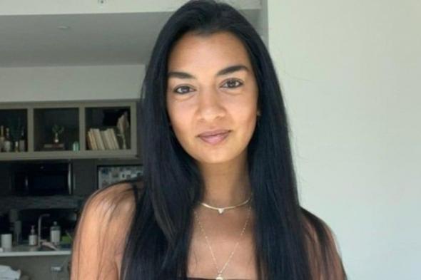 فتاة تجني آلاف الدولارات يومياً بسبب جمال يديها وقدميها ( صـور)