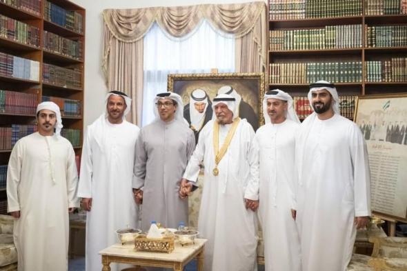 منصور بن زايد: أحمد السويدي رمز وطني أسهم في مسيرة الدولة مع القائد المؤسس