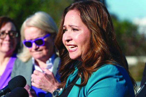 بعد انتظار دام 50 يوماً.. نائبة تؤدي اليمين الدستورية في الكونغرس