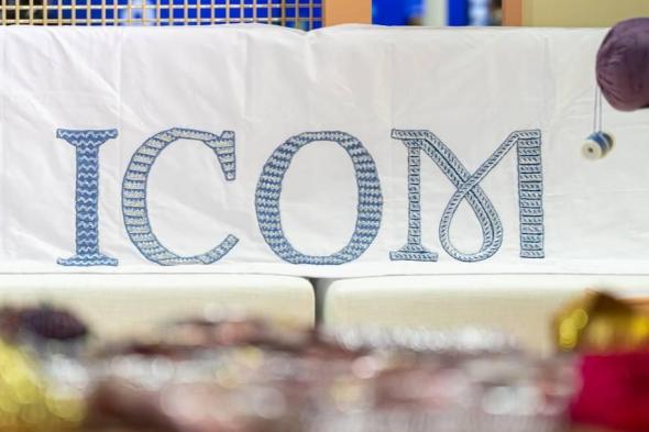 دبي تُسلم روتردام راية «آيكوم 2028» مطرزة بالتلي