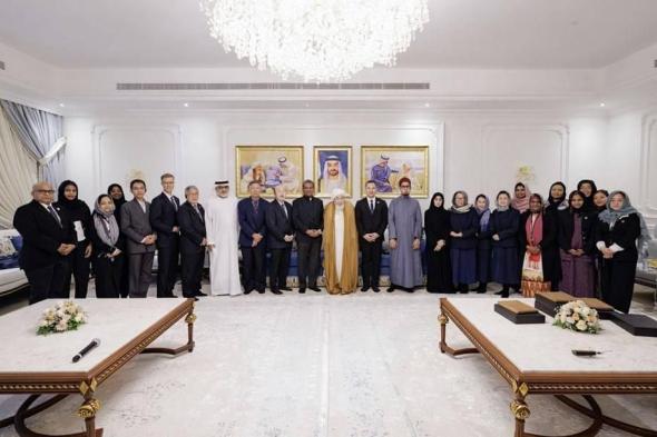 عبدالله بن بيّه يستقبل وفداً آسيوياً متعدد الأديان ويؤكد أن التعاون أساس التقدم