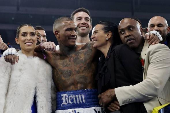 كونور يهزم آل أوبانك بعد 35 عاماً