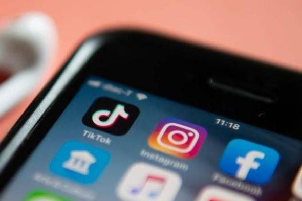 قنبلة جديدة على تيك توك.. لماذا يصف الخبراء مقاطع قلب الكاميرا بأنها مهينة؟