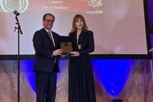 كارول سماحة تحتفل بحصولها على جائزة الفن والصمود فى باريس