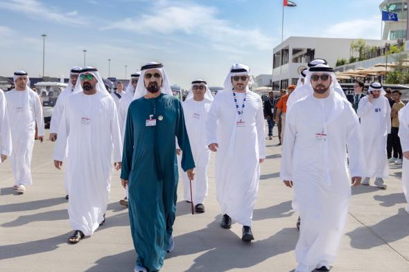 محمد بن راشد يقوم بجولة في أجنحة معرض دبي للطيران في دورته الـ 19