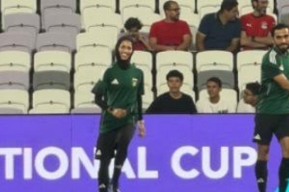 المُحكمة الإماراتية روضة المنصورى تدير مباراة منتخب مصر وكاب فيردى