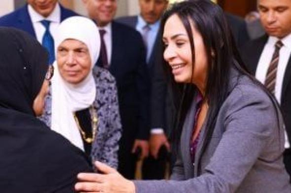 وزيرة التضامن تطمئن على الخدمات المقدمة للمسنين بالفيوم.. صور
