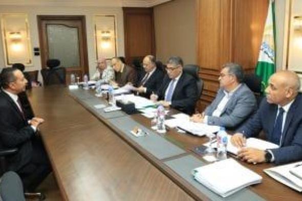 محافظ الجيزة يترأس لجنة اختيار مديرى عموم الإدارات: الاختيار بالكفاءة