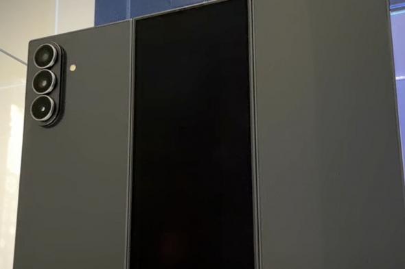 تسريبات جديدة تؤكد نسخة للسوق الأمريكي قادمة من هاتف سامسونج Galaxy Z TriFold