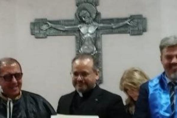 بطريرك الأقباط الكاثوليك يهنئ الأب يوأنس لحظي لحصوله على الدكتوراة الفخرية