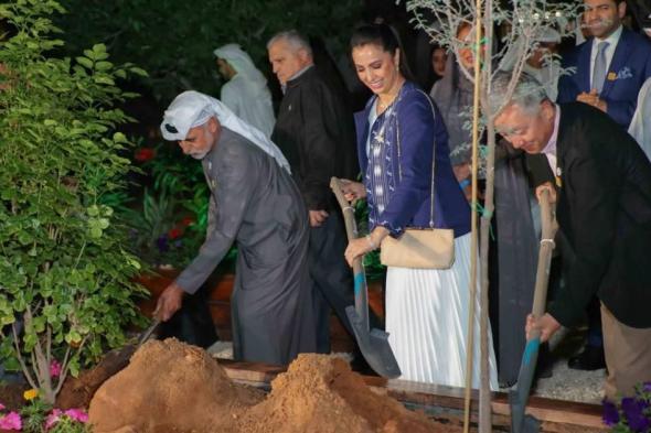 نهيان بن مبارك يقود مسيرة التسامح نحو المريخ بمشاركة 3000 شخص