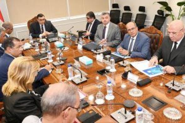 وزير الإسكان يواصل متابعة مشروعات المرحلة الأولى لمبادرة “حياة كريمة” الحيوية