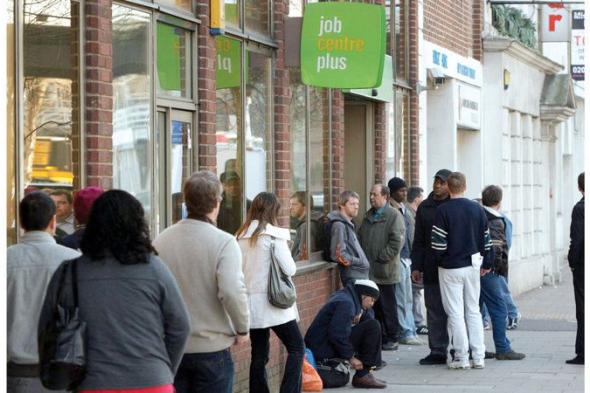 فقدان الشباب للوظائف في بريطانيا يُهدّد جيلاً كاملاً