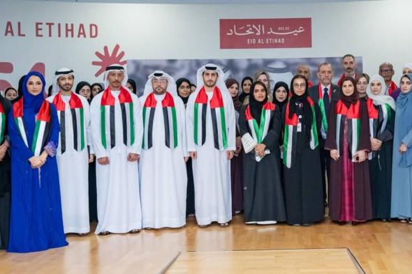 «الإمارات
      للدواء»:
      فخر
      واحتفال
      بالوطن