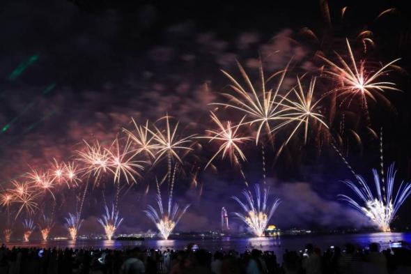 سماء
      أبوظبي
      تتلألأ
      بالعروض
      النارية