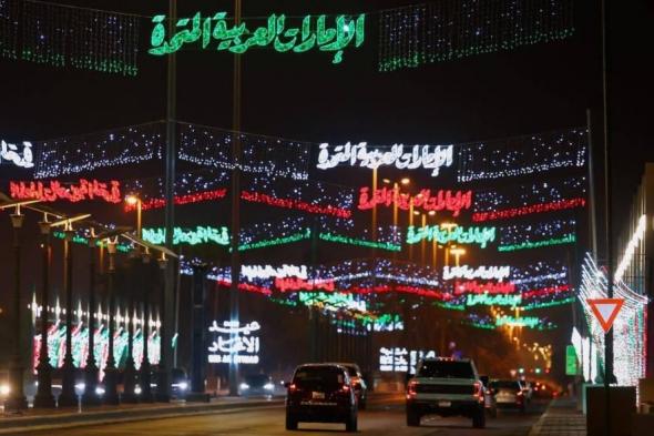 بلدية
      العين
      تزين
      60
      شارعاً
      حيوياً
      احتفاء
      بعيد
      الاتحاد