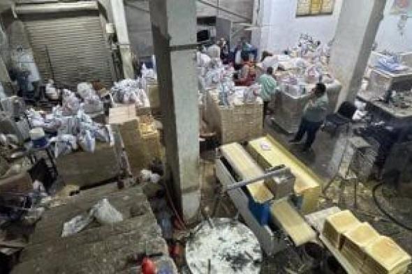 ضبط
مصنع
بسكويت
غير
مرخص
داخل
مخزن
ملوث
بالحوامدية..
صور