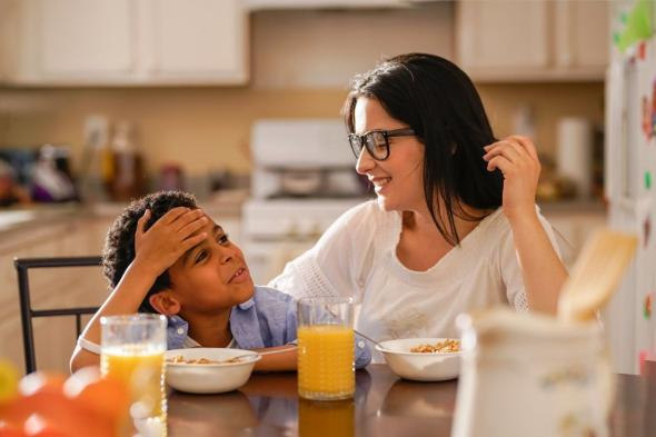 كيف
توقفين
التفاوض
مع
طفلك
على
تناول
وجبات
الطعام؟ 