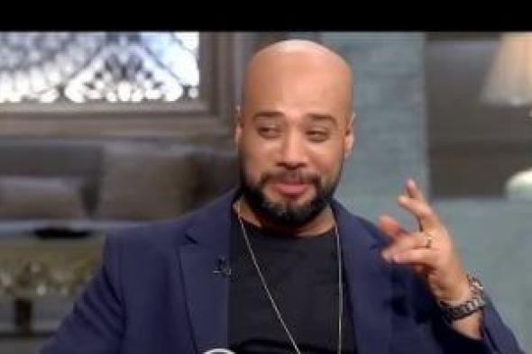 حاتم
صلاح
لـ
صاحبة
السعادة:
شهر
العسل
كان
أداء
عمرة..
وشفنا
قرود
حرامية
فى
بالى