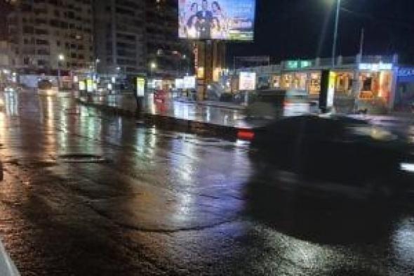 أمطار
رعدية
على
الإسكندرية
فجرا
مع
نوة
قاسم..
والصرف
الصحى
ترفع
حالة
الطوارئ