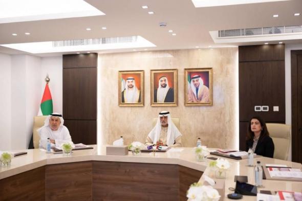 نهيان
بن
مبارك:
هويتنا..
محور
«صندوق
الوطن»