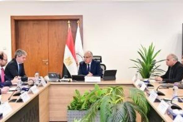 وزير
الرى:
الإعداد
لدراسة
جدوى
لتحديث
أنظمة
الرى
بالأراضى
الزراعية