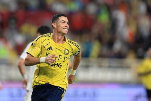 النصر
السعودي
يهزم
الوحدة
أمام
15816
متفرجاً