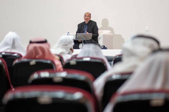 منتدى
الشارقة
يفتح
آفاقاً
جديدة
لفهم
العلم