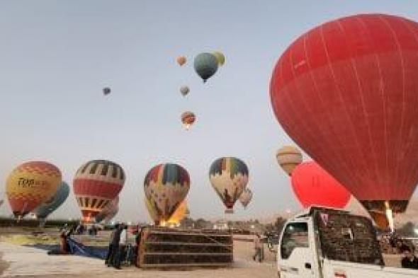 توقف
تحليق
رحلات
البالون
الطائر
لشدة
الرياح
فى
الصباح
الباكر
بالأقصر