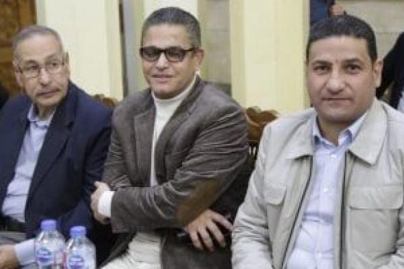 الكاتب
الصحفى
عبد
الفتاح
عبدالمنعم
يشارك
فى
عزاء
والدة
عماد
الدين
حسين