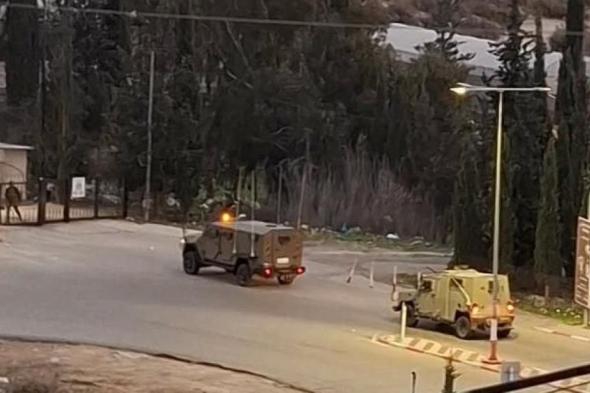 محدث:
الاحتلال
يقتحم
جامعة
بيرزيت
ويشن
حملة
مداهمات
واعتقالات
بالضفة