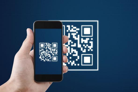 شرطة أبوظبي تحذر من ملصقات الباركود QR الوهمية الاحتيالية