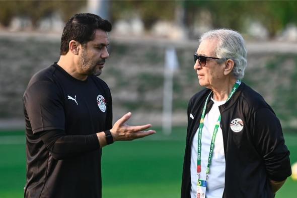 حلمي
      طولان:
      هناك
      شخص
      نازل
      بـ”باراشوت”
      يدير
      الكرة
      المصرية