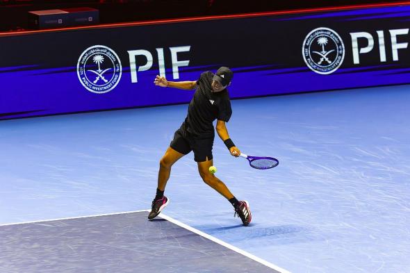 "بطولة
    الجيل
    القادم
    للتنس":
    "باسافاريدي"
    إلى
    نصف
    النهائي..
    و"تيين"
    يخطف
    البطاقة
    الثانية