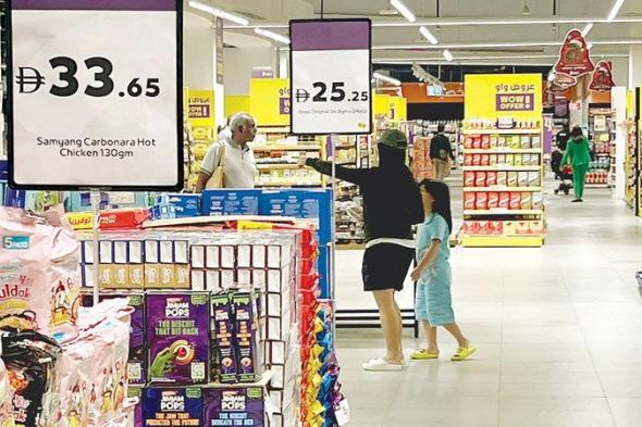 مستهلكون يشكون كتابة لافتات السلع بـ «الإنجليزية» وتجاهل اللغة العربية