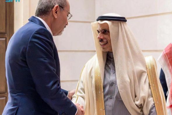 وزير
    الخارجية
    يستقبل
    نظيره
    الأردني
    ويناقشان
    آخر
    المستجدات
    الإقليمية
    والدولية