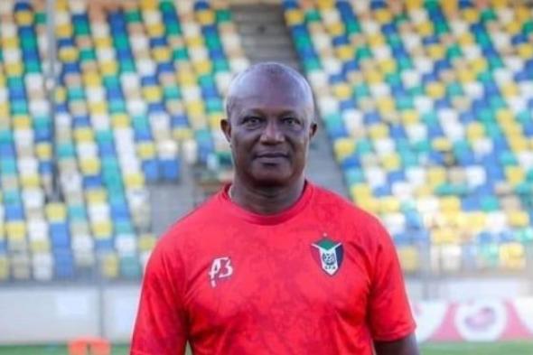 أبيا:
"الجزائر
تملك
منتخبا
قويا..
لكن
شخصيا
لا
أعترف
بالنجوم"