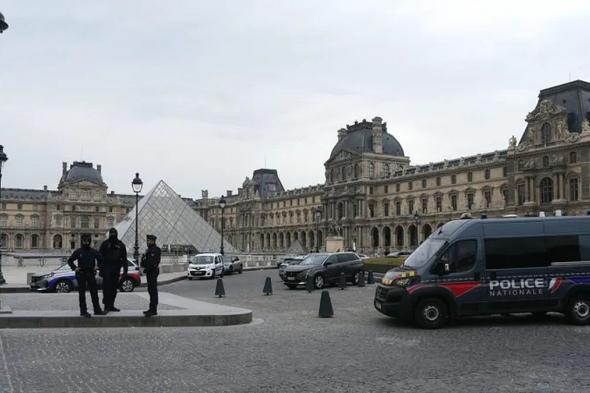 تفاصيل
    "صادمة"
    تكشف
    خفايا
    سرقة
    مجوهرات
    متحف
    اللوفر
    في
    باريس