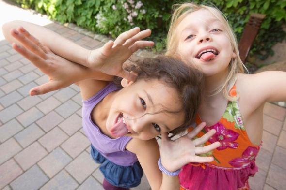 ما
الذي
يحدث
للأطفال
الصغار
هذه
الأيام؟
وكيف
ننصح
الأمهات
بتربيتهم؟ 