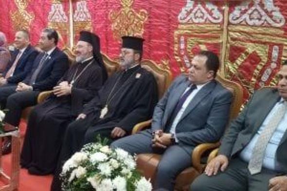 محافظ
دمياط
يقدم
التهنئة
لكاهن
كنيسة
الروم
الأرثوذكس
بمناسبة
أعياد
الميلاد