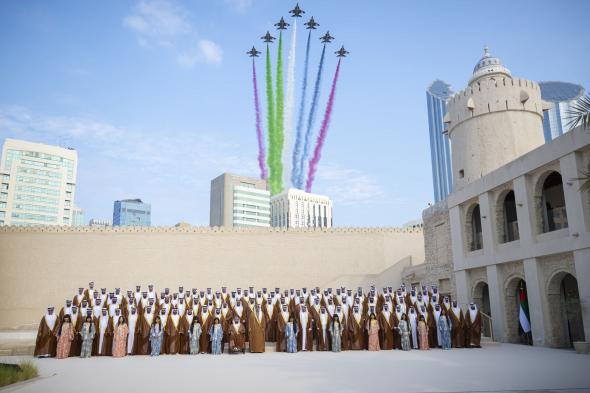 تحت رعاية رئيس الدولة.. منصور بن زايد يشهد العرس الجماعي لأبناء مدينة أبوظبي في قصر الحصن