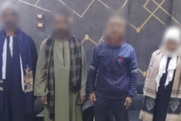 القبض
      على
      4
      أشخاص
      يدفعون
      رشاوى
      مالية
      للناخبين
      بسوهاج