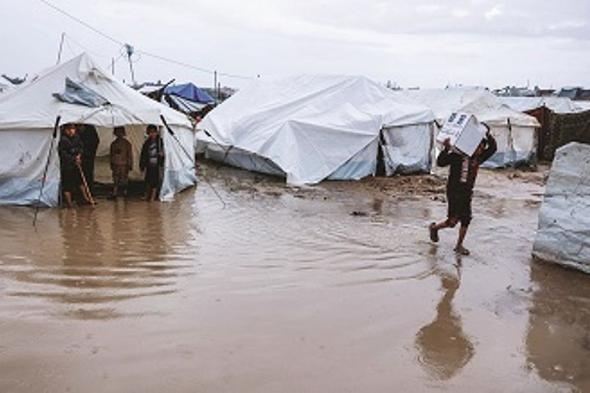 تفاقُم
    الكارثة
    الإنسانية
    في
    قطاع
    غزة
    مع
    غرق
    مئات
    من
    خيام
    النازحين
    وسط
    اشتداد
    تأثير
    المنخفض
    الجوي