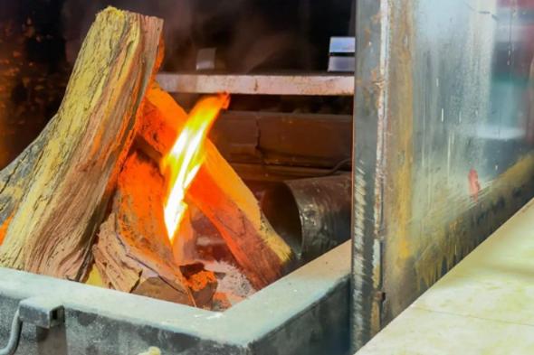 موجة
    البرد
    تدفع
    سكان
    القصيم
    لاستخدام
    الحطب
    المستورد
    للتدفئة