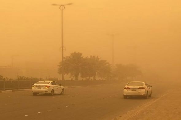 أتربة
    مثارة
    على
    تبوك
    وشبه
    انعدام
    في
    مدى
    الرؤية
    الأفقية
    (1
    -
    3)
    كم