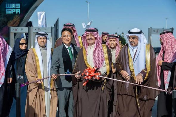 أمير
    الشرقية
    يدشّن
    مشروع
    «المدينة
    العالمية»
    في
    الدمام..
    وجهةً
    استثماريةً
    وسياحيةً
    نوعيةً