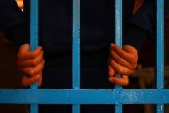 سقوط
موظف
عرض
سلاحا
ناريا
عبر
فيسبوك
بأبو
النمرس